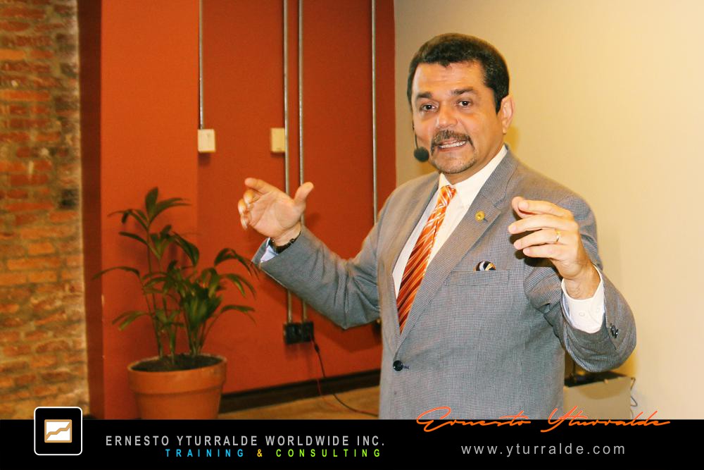 Ernesto Yturralde, Conferencista - Storytelling, Charlas y Conferencias Motivacionales
